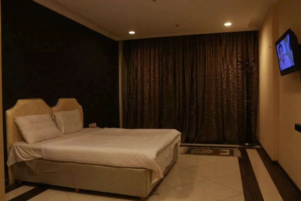 Aram Almasi Hotel